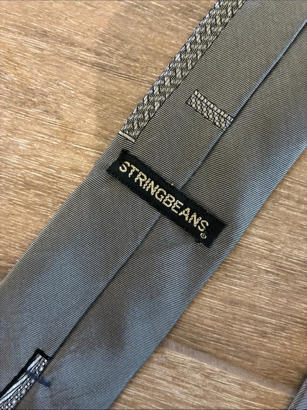 Vintage Men's Textured Gray Thin Tie with Subtle Pattern Detail